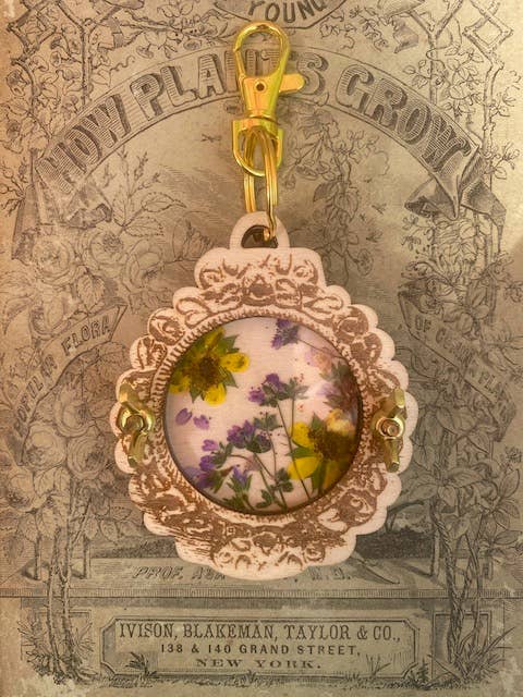 Keychain Flower Press in Vintage Frame Style with Keyring