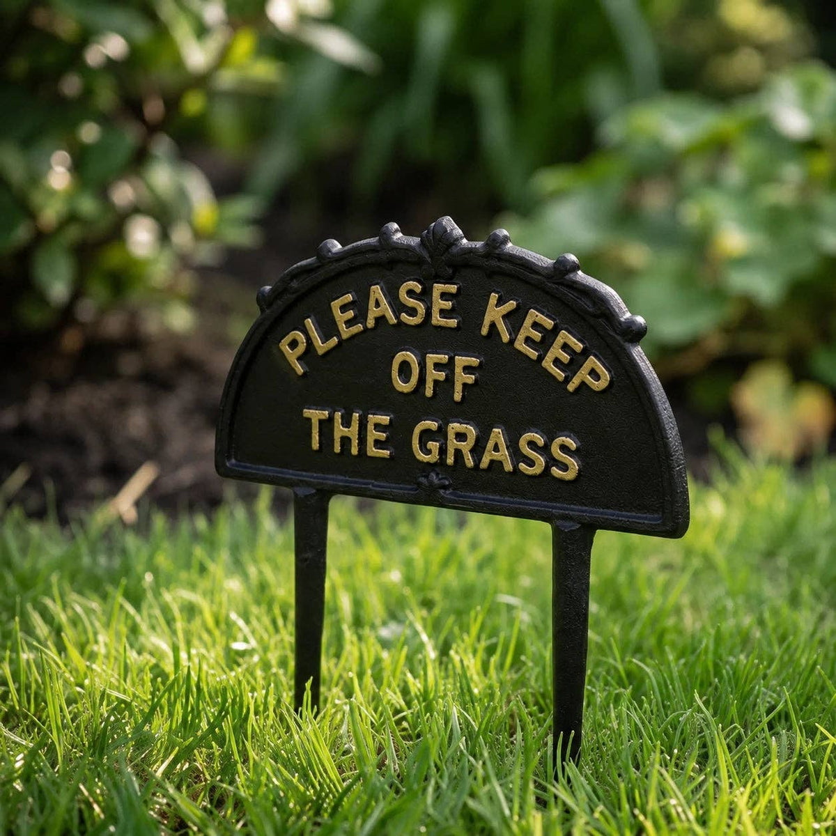 "Please Keep Off the Grass" Cast Iron Garden Stake Sign, 10.3"